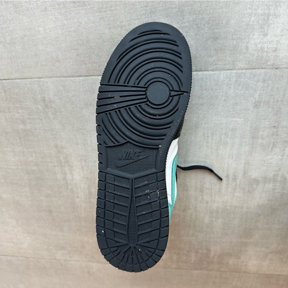 Nike Air Jordan Tropical Twist - 6.5🔥 - Picture 6 of 9